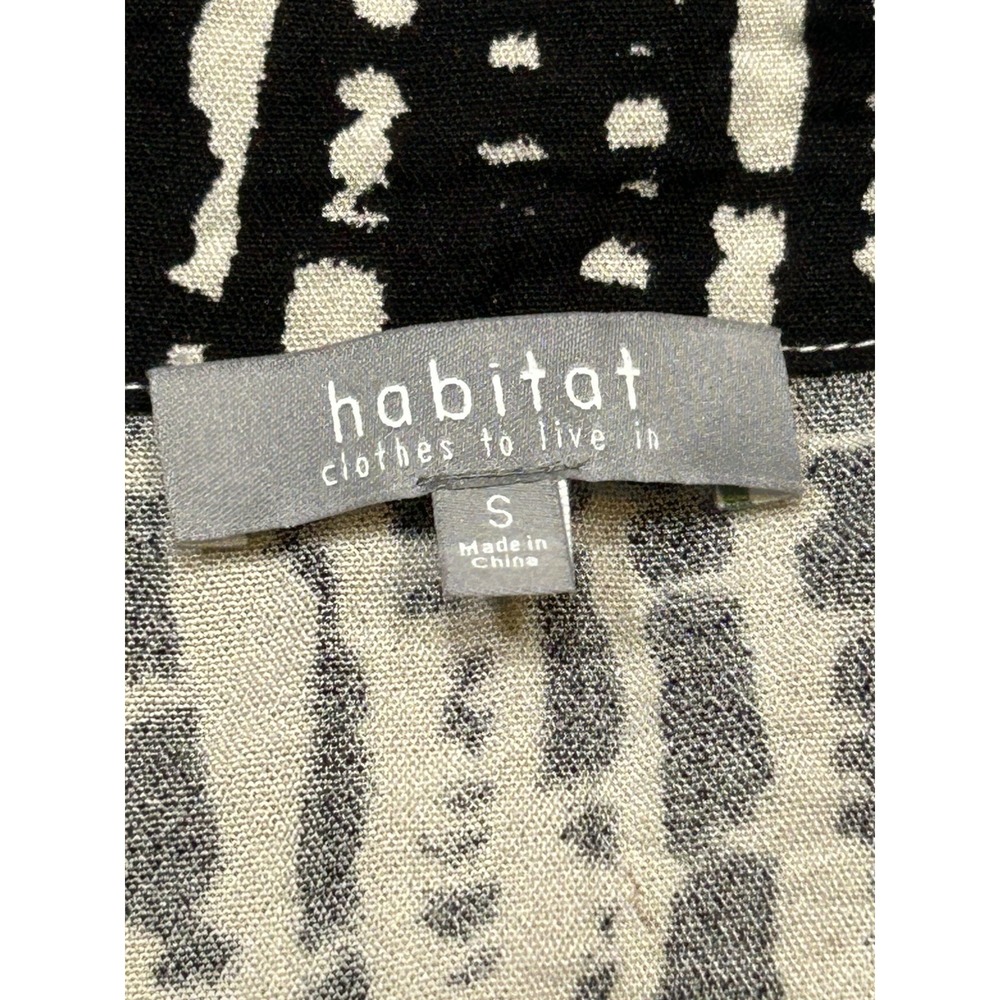 Habitat Clothes to Live in Top Small Abstract Tunic black & white Button - Picture 13 of 15